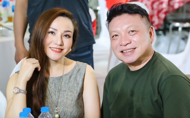 'Diva nhạc miền Tây' sở hữu 2 nghệ danh, giờ sống kín tiếng bên chồng đạo diễn- Ảnh 3. 'Diva nhạc miền Tây' sở hữu 2 nghệ danh, giờ sống kín tiếng bên chồng đạo diễn- Ảnh 3.