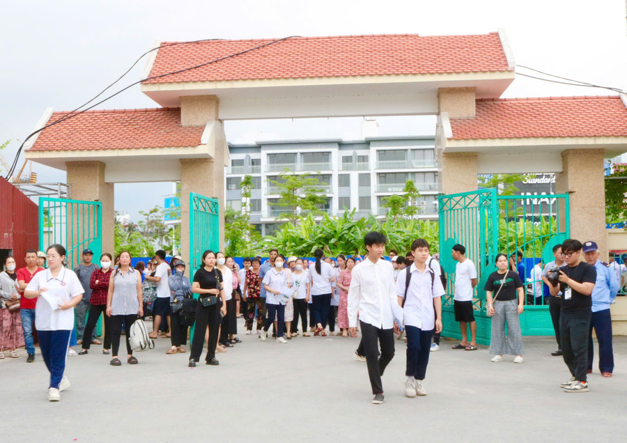 Hải Phòng: ‘Lỗi kỹ thuật’ khiến thí sinh từ đỗ thành trượt nguyện vọng chuyên vào lớp 10- Ảnh 1. Hải Phòng: ‘Lỗi kỹ thuật’ khiến thí sinh từ đỗ thành trượt nguyện vọng chuyên vào lớp 10- Ảnh 1.