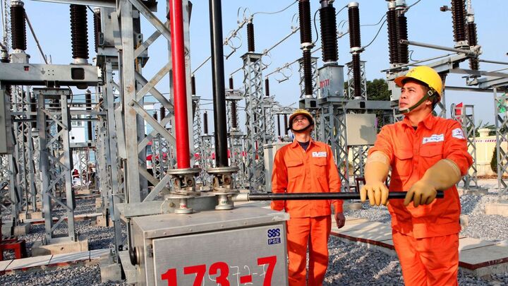 Tiêu thụ điện lại tăng cao kỷ lục- Ảnh 1. Tiêu thụ điện lại tăng cao kỷ lục- Ảnh 1.