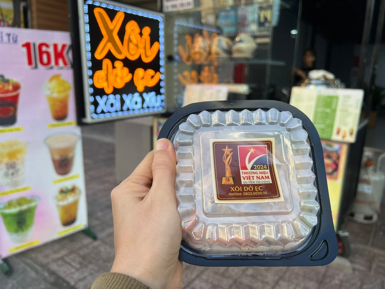 Xôi dở, giày xấu giá cao: 'Trend' đặt tên gây sốc, hút khách ở TPHCM- Ảnh 2. Xôi dở, giày xấu giá cao: 'Trend' đặt tên gây sốc, hút khách ở TPHCM- Ảnh 2.