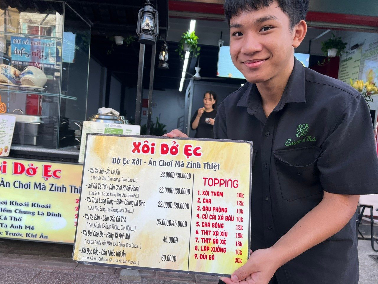 Xôi dở, giày xấu giá cao: 'Trend' đặt tên gây sốc, hút khách ở TPHCM- Ảnh 1. Xôi dở, giày xấu giá cao: 'Trend' đặt tên gây sốc, hút khách ở TPHCM- Ảnh 1.
