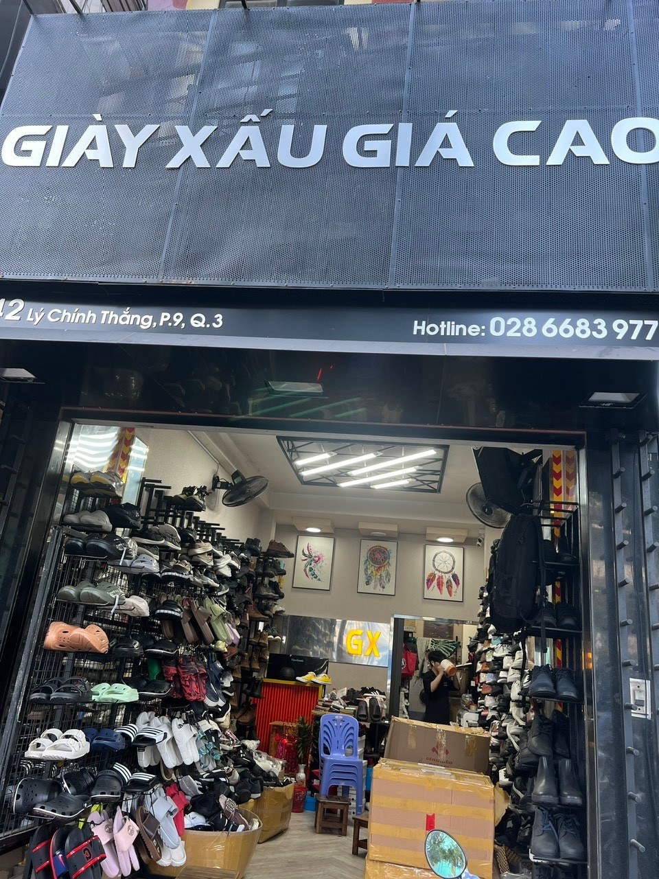 Xôi dở, giày xấu giá cao: 'Trend' đặt tên gây sốc, hút khách ở TPHCM- Ảnh 4. Xôi dở, giày xấu giá cao: 'Trend' đặt tên gây sốc, hút khách ở TPHCM- Ảnh 4.