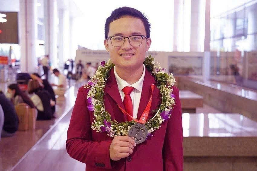 Nam sinh Hà Tĩnh giành Huy chương Vàng Olympic Toán quốc tế, từng là thủ khoa quốc gia từ lớp 10- Ảnh 1. Nam sinh Hà Tĩnh giành Huy chương Vàng Olympic Toán quốc tế, từng là thủ khoa quốc gia từ lớp 10- Ảnh 1.