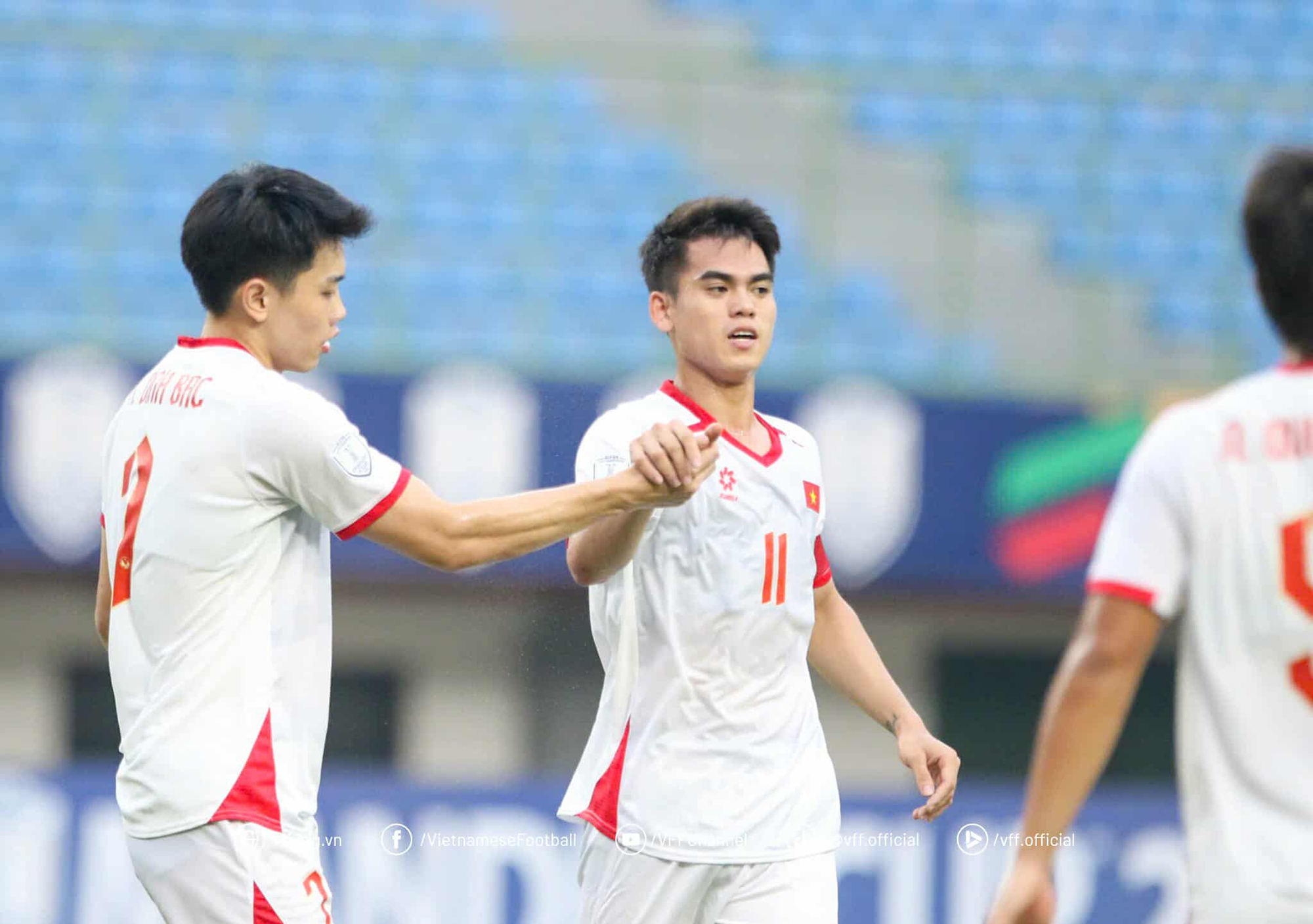 U23 Việt Nam thắng giòn giã, chạm một tay vào vé đi tiếp tại giải Đông Nam Á- Ảnh 2. U23 Việt Nam thắng giòn giã, chạm một tay vào vé đi tiếp tại giải Đông Nam Á- Ảnh 2.