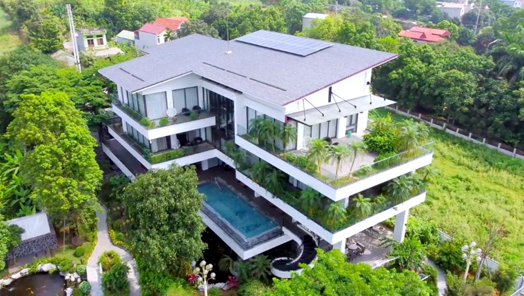 Danh tính vị Tiến sĩ tặng món quà 110 triệu đồng cho nữ thủ khoa Hiền Mai: Từng thưởng nóng cho Xuân Son 100 triệu, sở hữu căn biệt thự rộng đến 6.000m2- Ảnh 3. Danh tính vị Tiến sĩ tặng món quà 110 triệu đồng cho nữ thủ khoa Hiền Mai: Từng thưởng nóng cho Xuân Son 100 triệu, sở hữu căn biệt thự rộng đến 6.000m2- Ảnh 3.