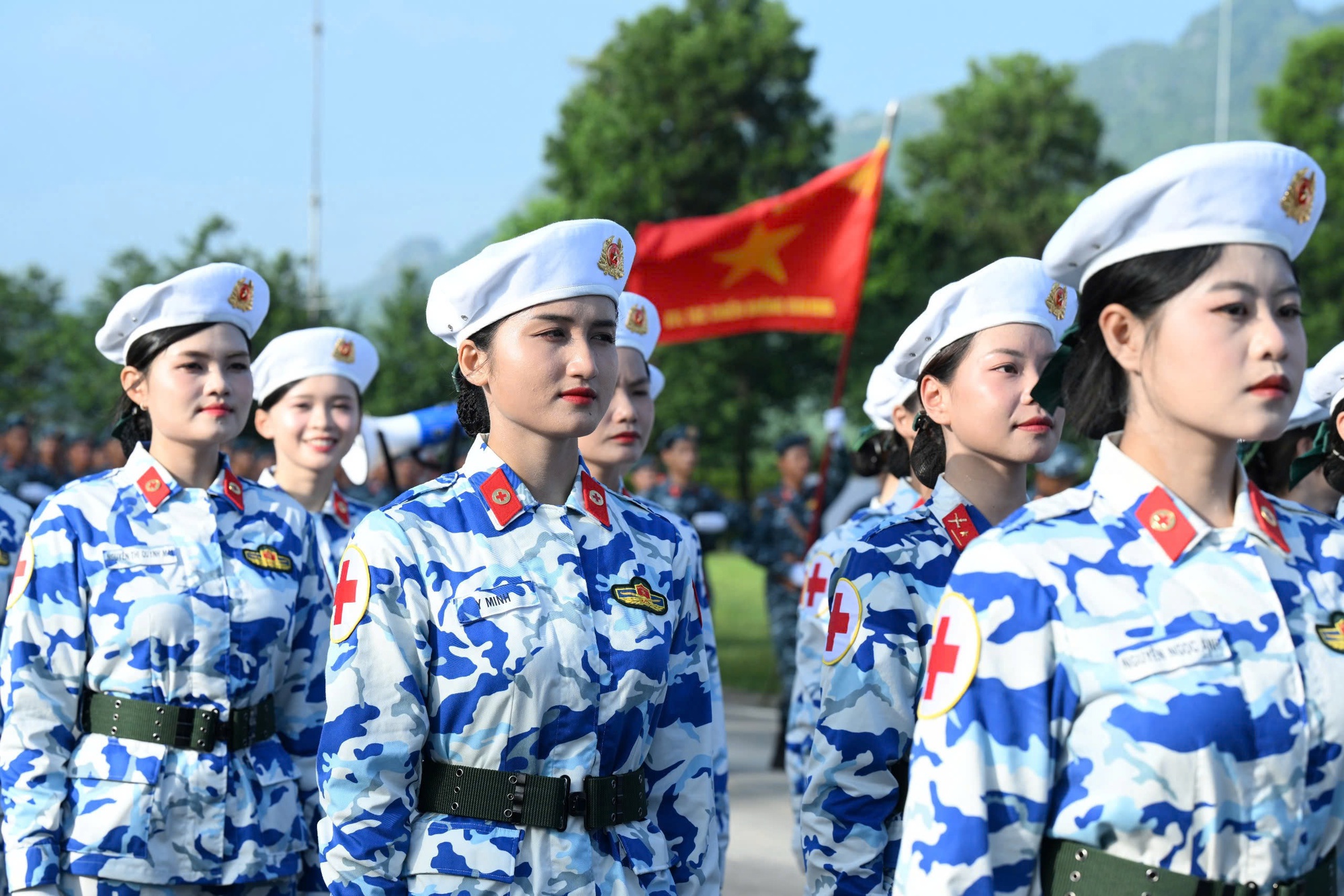 9 khối nữ chiến sĩ Công an, Quân đội tổng hợp luyện cho ngày 2/9: Vượt nắng hè, rèn ý chí, vững bước chân- Ảnh 6. 9 khối nữ chiến sĩ Công an, Quân đội tổng hợp luyện cho ngày 2/9: Vượt nắng hè, rèn ý chí, vững bước chân- Ảnh 6.