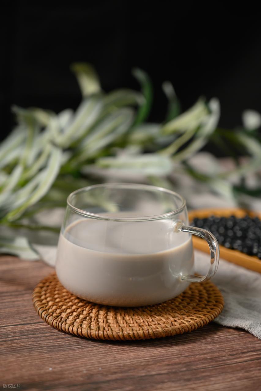 Thay đổi thói quen mùa hè: Đừng uống sữa lạnh hay đậu nành đá nữa, đây mới là 