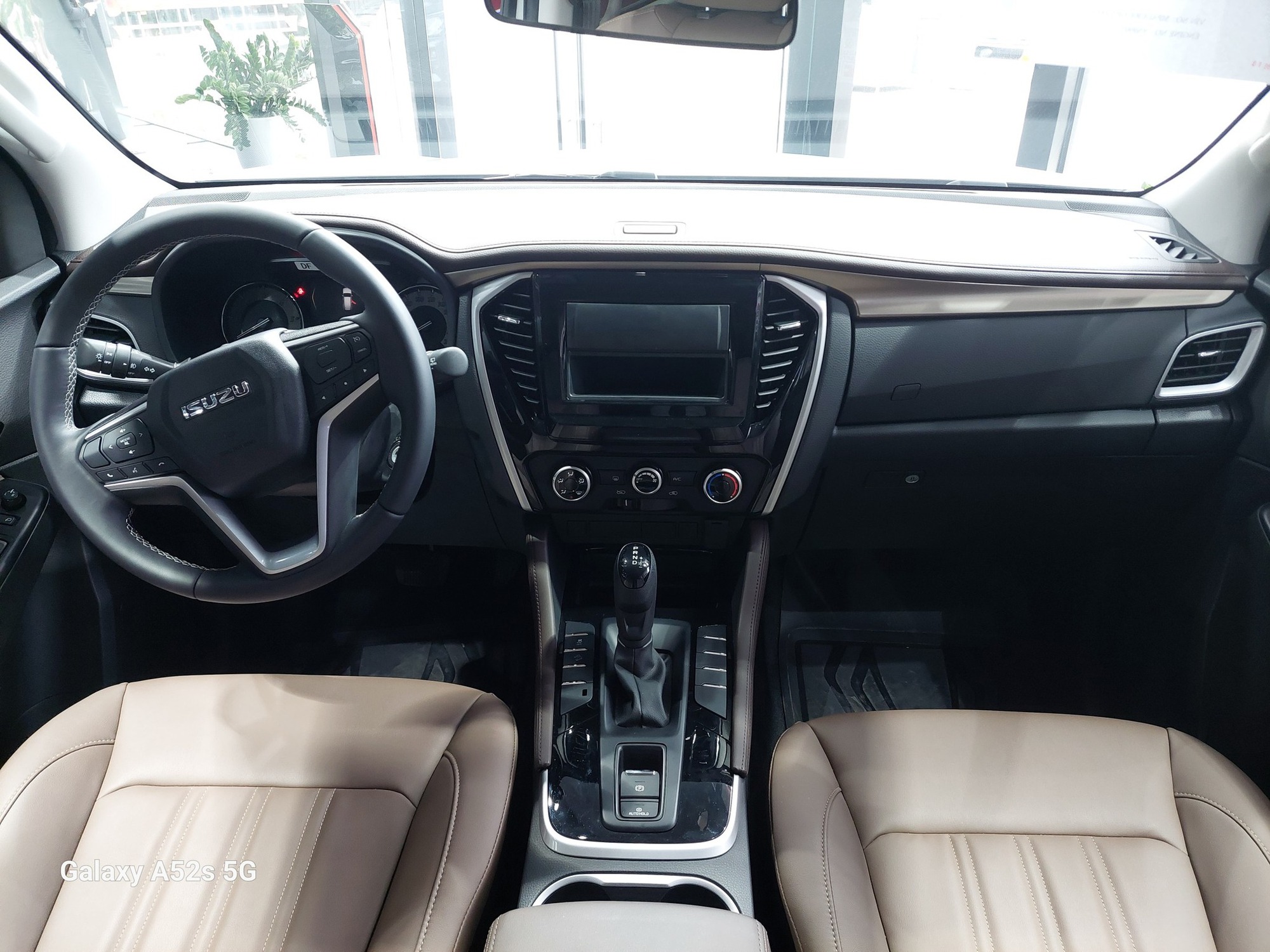 Isuzu mu-X giảm giá sốc xuống còn 875 triệu đồng, rẻ ngang SUV hạng C, hợp với người dùng không 'kén mã'- Ảnh 3.