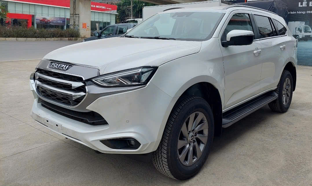 Isuzu mu-X giảm giá sốc xuống còn 875 triệu đồng, rẻ ngang SUV hạng C, hợp với người dùng không 'kén mã'- Ảnh 2.