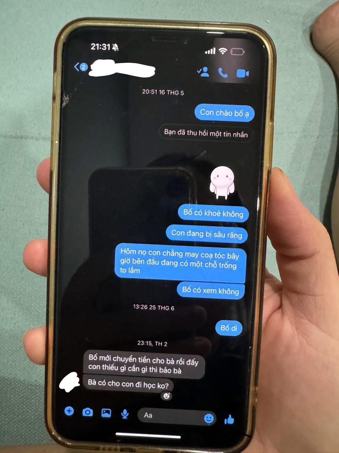 Bé gái 10 tuổi nhắn tin cho bố, 1 tháng sau mới được trả lời: Nhiều phụ huynh tức giận khi đọc được câu đầu- Ảnh 1.