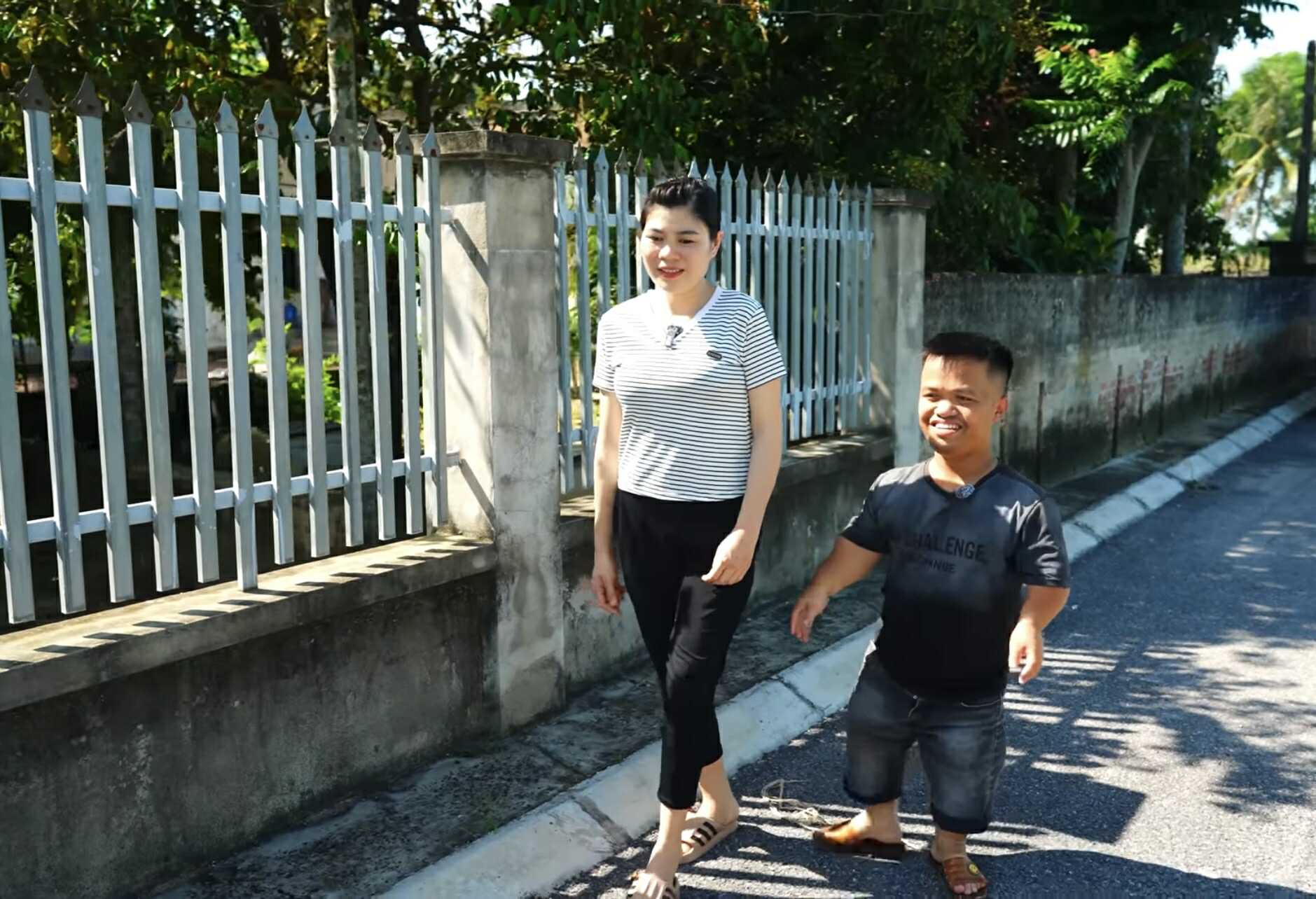 Chàng trai 1m28 cưới vợ 1m62 xinh như hoa: Vượt 700km tìm tình yêu, tiết lộ số tiền sính lễ bất ngờ- Ảnh 5.