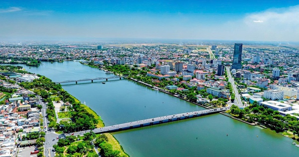 Từ trung tâm hội chợ lớn nhất miền Bắc, doanh nghiệp của tỷ phú Phạm Nhật Vượng đã “thần tốc” triển khai khu phức hợp thương mại với những kỷ lục chưa từng có- Ảnh 4. Chuyện gì đang xảy ra với bất động sản Huế?
