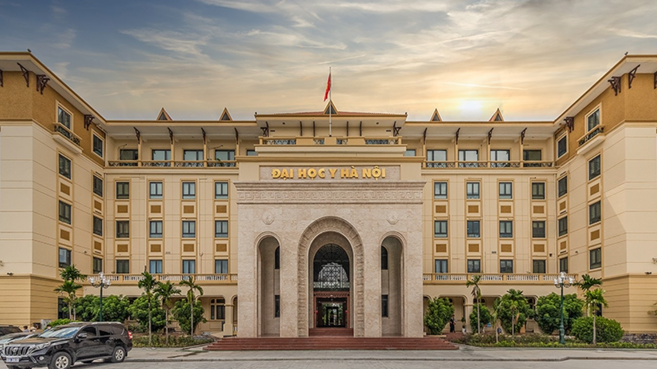 FTU là Harvard, Bách khoa là MIT, NEU là Stanford, còn ĐH Y Hà Nội thì sao? Không giống bất kỳ ngôi trường nào khác!- Ảnh 1.