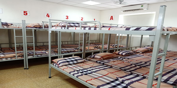 Đã chuyển khoản 1 tỷ đồng mua 300 giường tầng cho trường học nhưng trường quyết không nhận, người đàn ông Hà Nội báo công an- Ảnh 1.