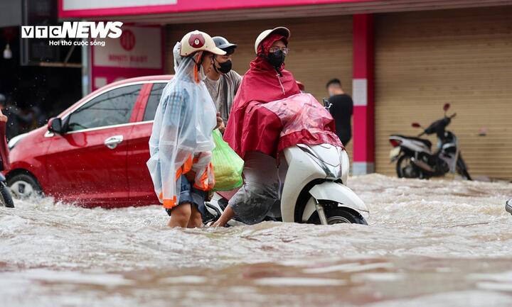 Tháng 7, bão khả năng ảnh hưởng đất liền nước ta, mưa lớn vẫn trút xuống Bắc Bộ- Ảnh 1.