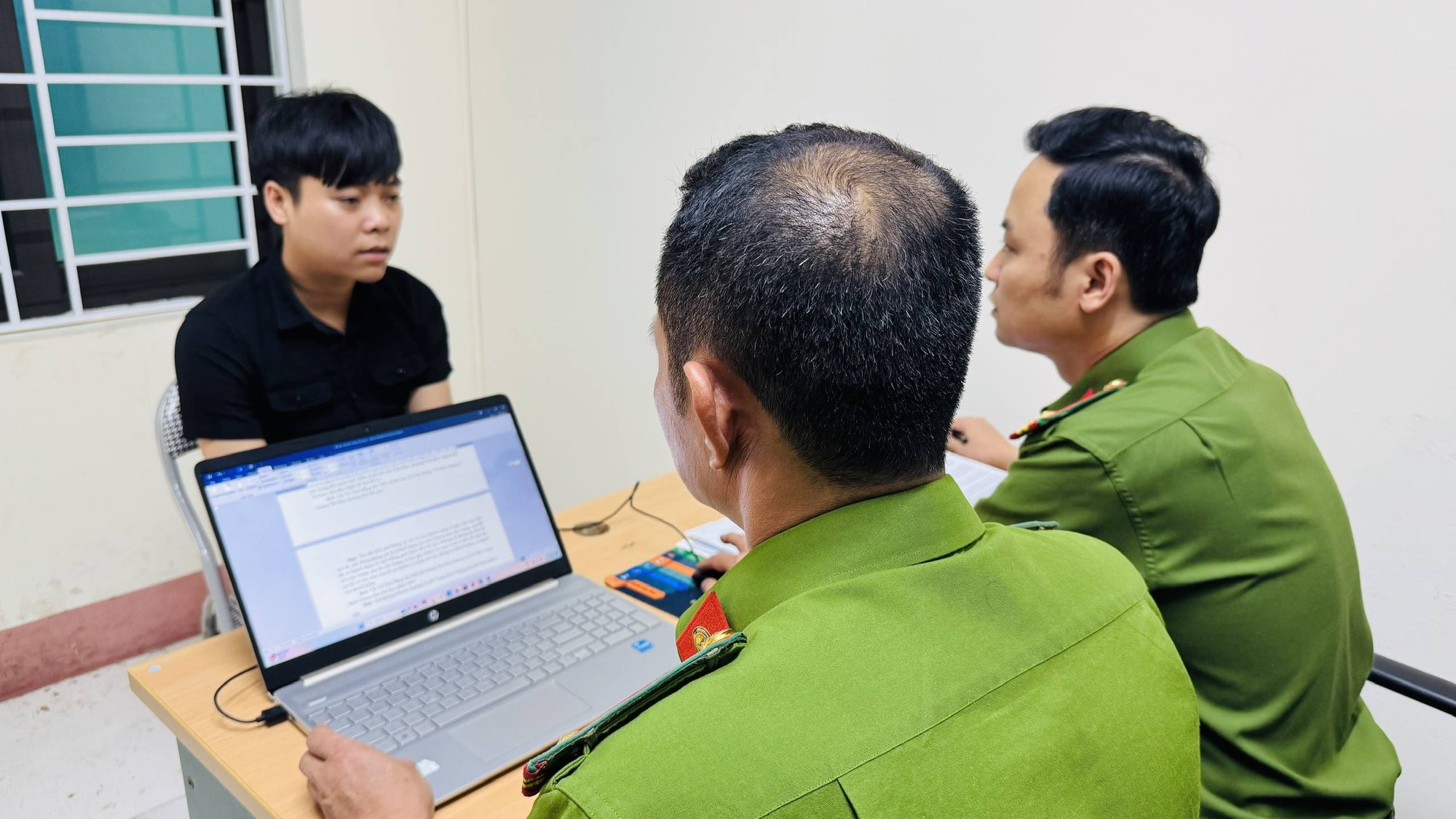 Khởi tố 5 đối tượng chiếm đoạt tài sản của một ngân hàng và một công ty tài chính- Ảnh 7.