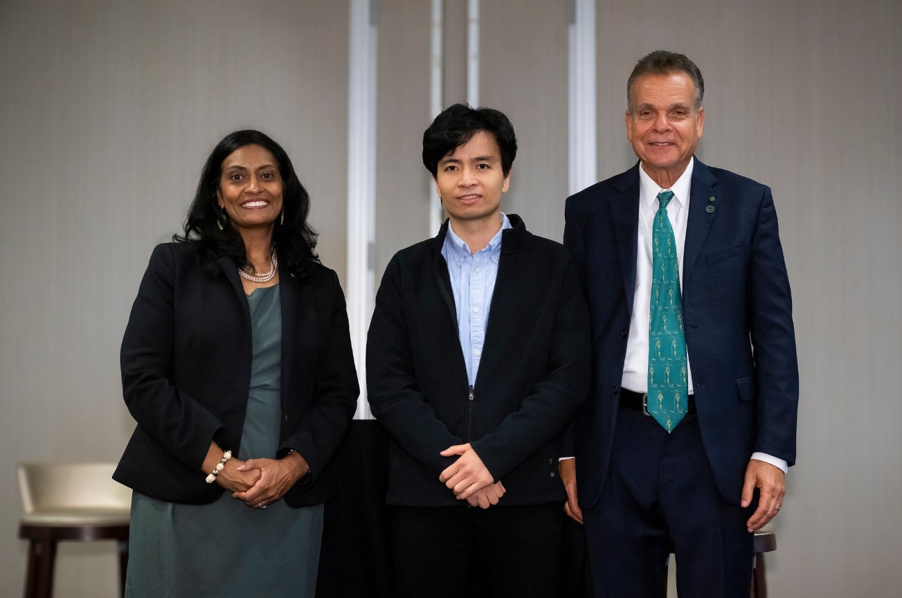 PGS&nbsp;Việt&nbsp;được Bill Gates đầu tư 6,6 triệu USD, báo Mỹ gọi là "ngôi sao": Tạo ra loại gel "phù thủy" tái tạo khớp gối, bệnh nhân không cần mổ- Ảnh 4.