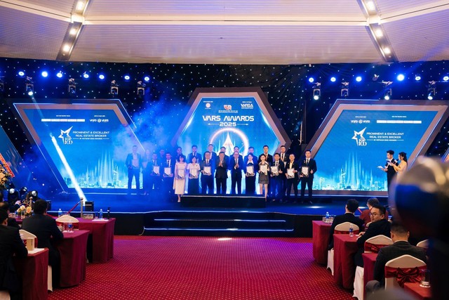 MICC Group lọt Top 10 Sàn giao dịch BĐS xuất sắc Việt Nam tại VARS Awards 2025- Ảnh 2.