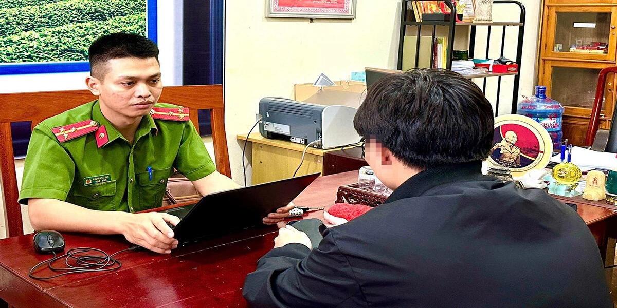Vừa chuyển khoản thành công cho con trai sinh năm 2003 ở Hà Nội 20 triệu đồng, bố vội báo công an- Ảnh 1.