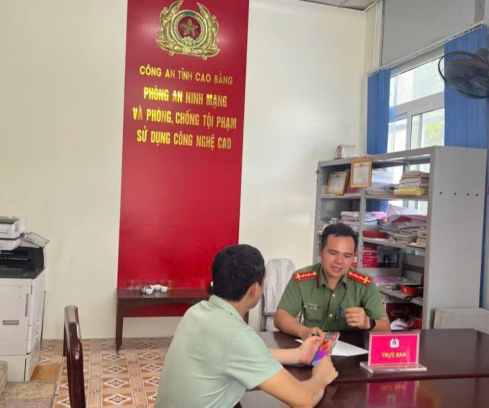 Đã chuyển khoản 300 triệu đồng mua chiếc Ford Everest nhưng không nhận được xe, người đàn ông Cao Bằng vội báo công an phường- Ảnh 1.