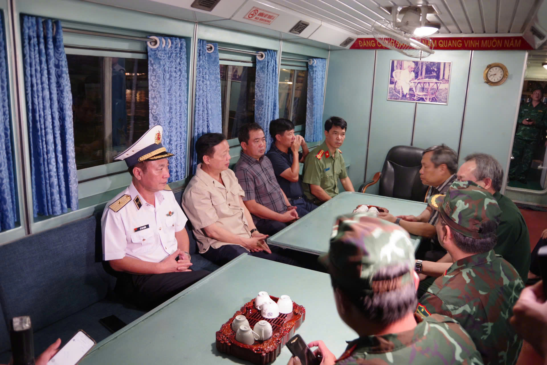 CẬP NHẬT: Còn 5 người mất tích trong vụ đắm tàu trên Vịnh Hạ Long- Ảnh 7.