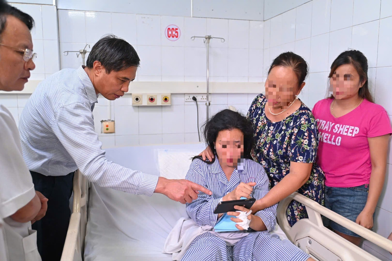 Lời kể của những người sống sót sau vụ lật tàu ở vịnh Hạ Long- Ảnh 1.