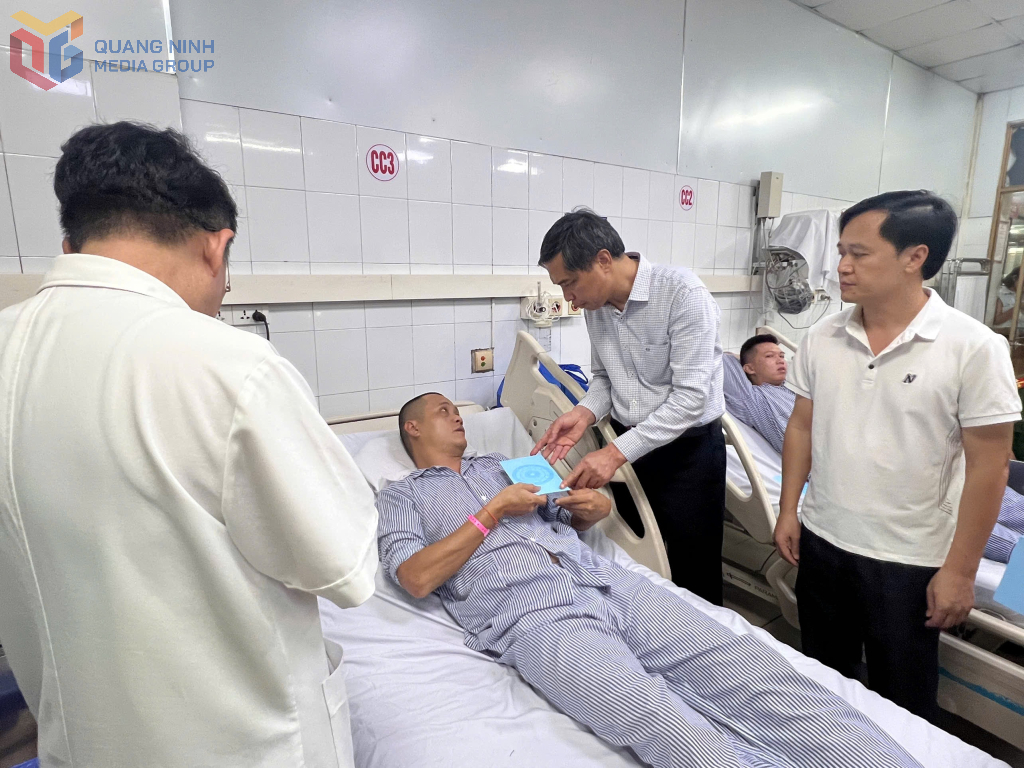 CẬP NHẬT: Còn 5 người mất tích trong vụ đắm tàu trên Vịnh Hạ Long- Ảnh 3.