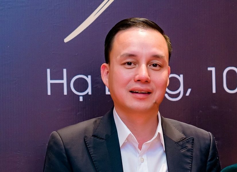 Chủ khách sạn hỗ trợ gia đình nạn nhân vụ lật tàu ở Hạ Long xúc động: "Hàng trăm người tìm đến trong đêm"- Ảnh 2.
