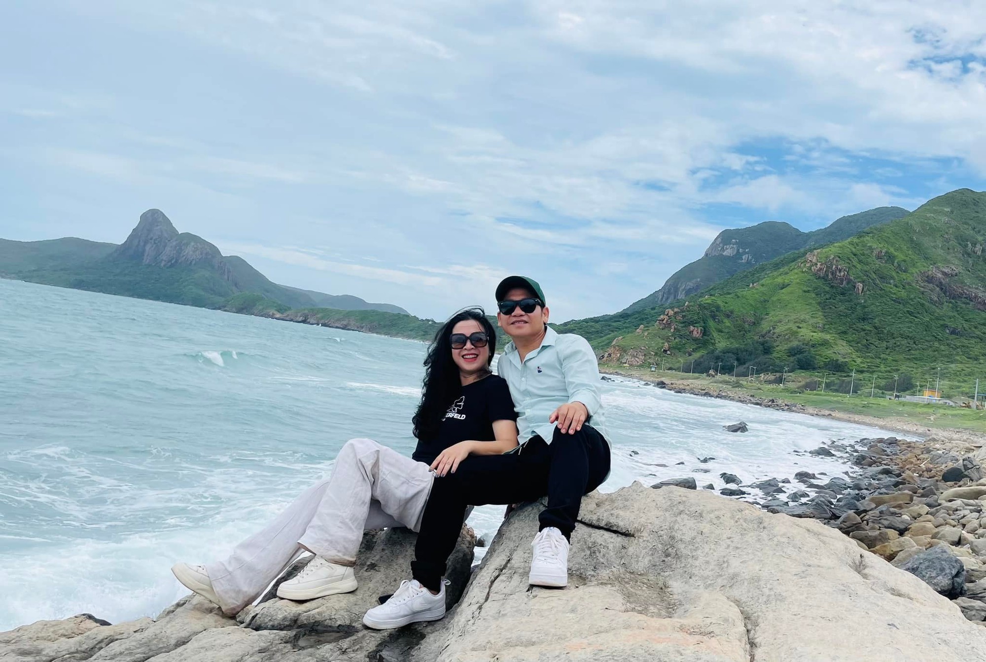 Chuyện tình của “ông hoàng nhạc đỏ", quê Thanh Hóa và em gái dễ thương cùng trường cấp 3- Ảnh 2. Chuyện tình của “ông hoàng nhạc đỏ", quê Thanh Hóa và em gái dễ thương cùng trường cấp 3- Ảnh 2.