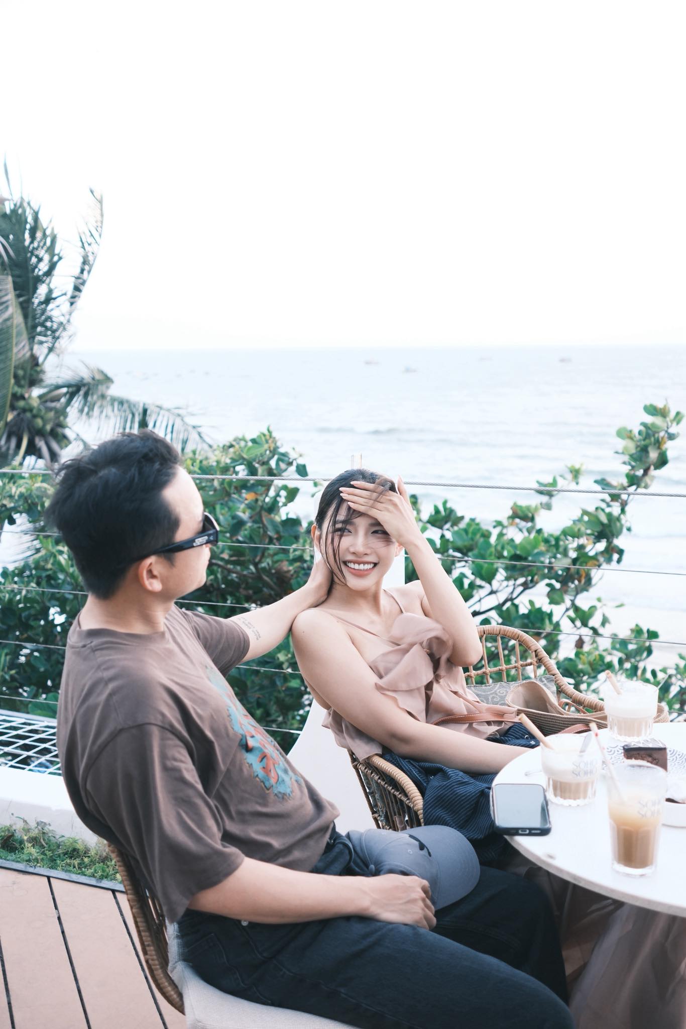 Vợ nhạc sĩ hot hàng đầu Vbiz: "Em đến với chồng vì tài năng, ở lại vì tiền, đồn phải đồn rõ ràng"- Ảnh 1. Vợ nhạc sĩ hot hàng đầu Vbiz: "Em đến với chồng vì tài năng, ở lại vì tiền, đồn phải đồn rõ ràng"- Ảnh 1.