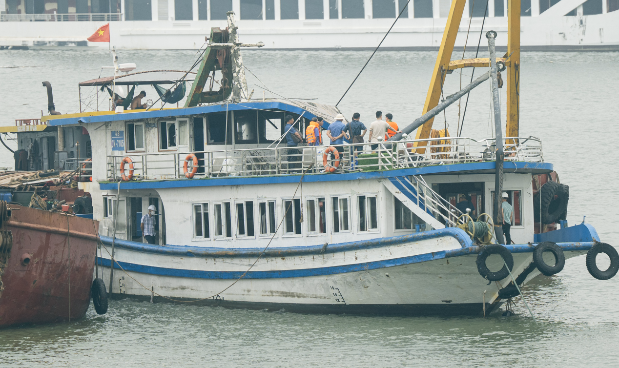 Công an tỉnh Quảng Ninh nói gì về nguyên nhân vụ lật tàu ở Vịnh Hạ Long khiến 35 người tử vong?- Ảnh 2.
