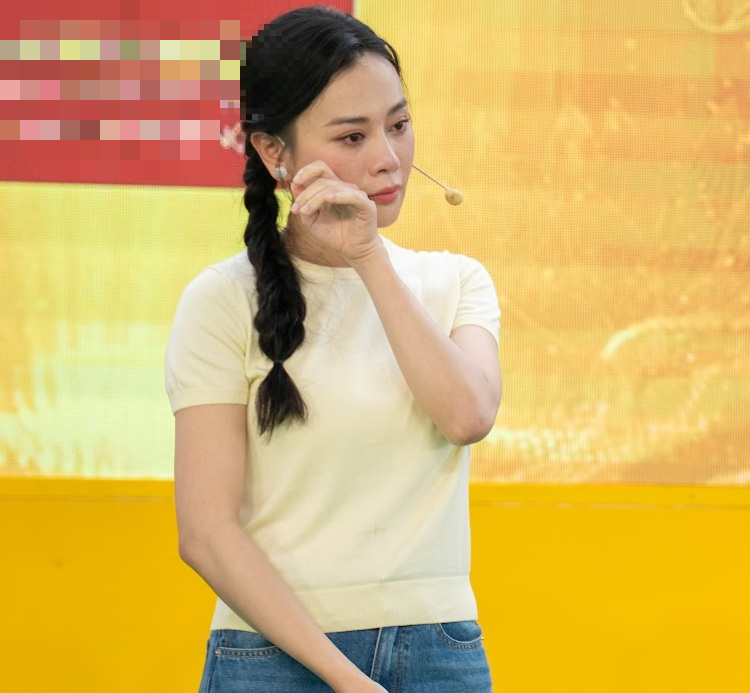 Nữ diễn viên vợ shark Bình bật khóc nức nở: "Tôi xin cúi đầu"- Ảnh 2. Nữ diễn viên vợ shark Bình bật khóc nức nở: "Tôi xin cúi đầu"- Ảnh 2.