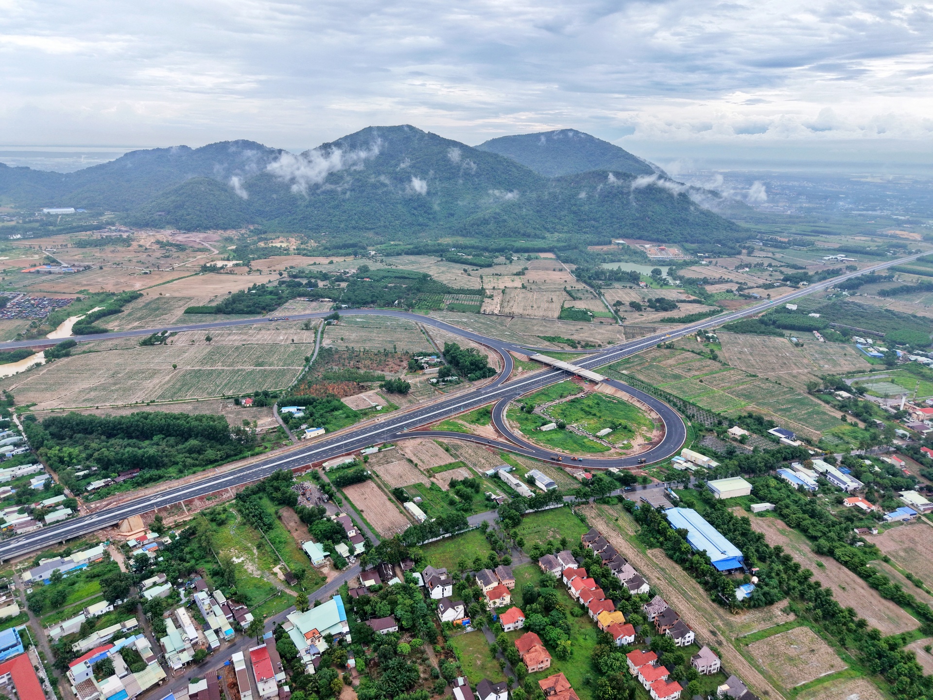 Cao tốc Biên Hoà - Vũng Tàu đoạn qua TP.HCM tăng tốc về đích- Ảnh 13.