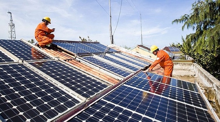 Lắp điện mặt trời mái nhà, hộ gia đình được hỗ trợ tiền, lãi suất vay ngân hàng- Ảnh 1.