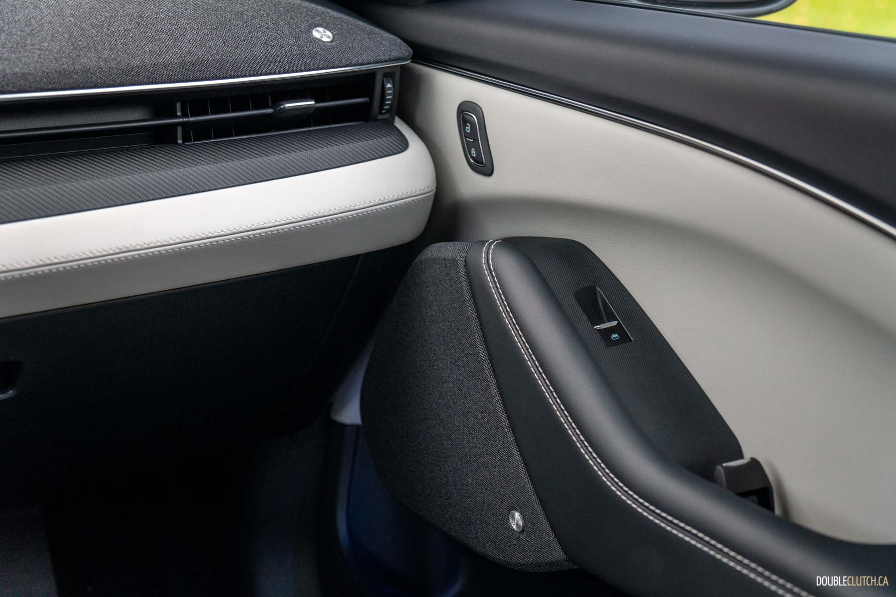 Đây là bản Ford Mustang Mach-E sắp bán tại Việt Nam: Diện mạo khác xe nhập tư, pin khủng, đầy bình có thể chạy Hà Nội - Quảng Bình- Ảnh 14.