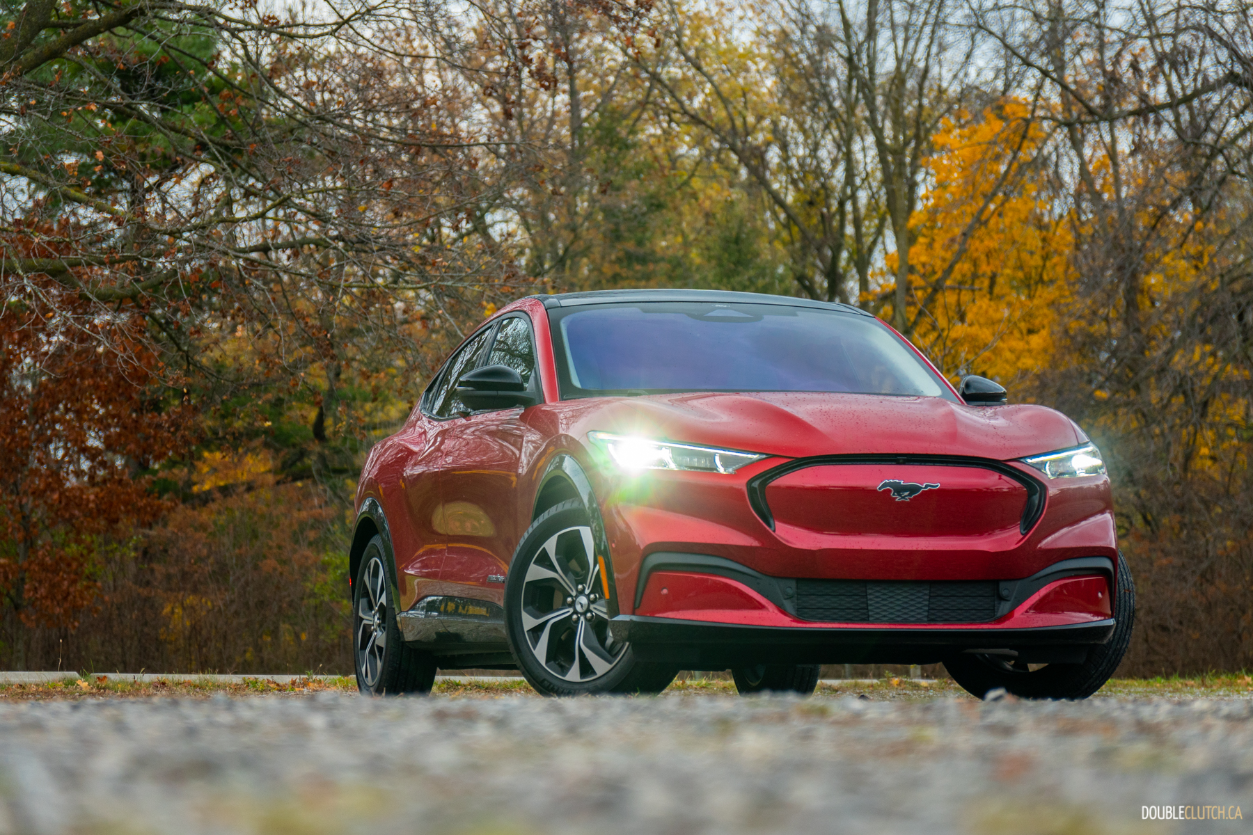 Đây là bản Ford Mustang Mach-E sắp bán tại Việt Nam: Diện mạo khác xe nhập tư, pin khủng, đầy bình có thể chạy Hà Nội - Quảng Bình- Ảnh 1.