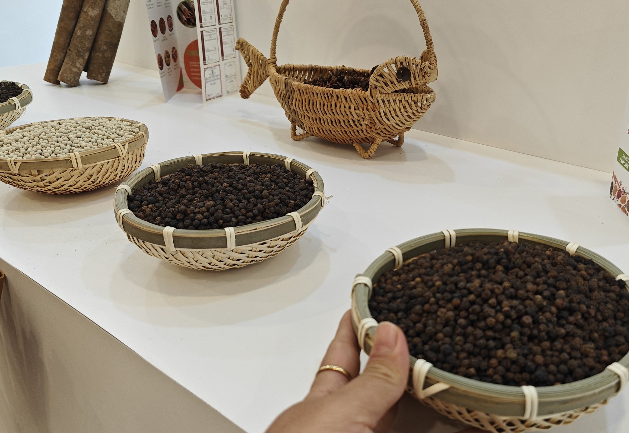 Giá tiêu giảm mạnh, tiêu Đắk Lắk vẫn cao nhất- Ảnh 1. Giá tiêu giảm mạnh, tiêu Đắk Lắk vẫn cao nhất- Ảnh 1.