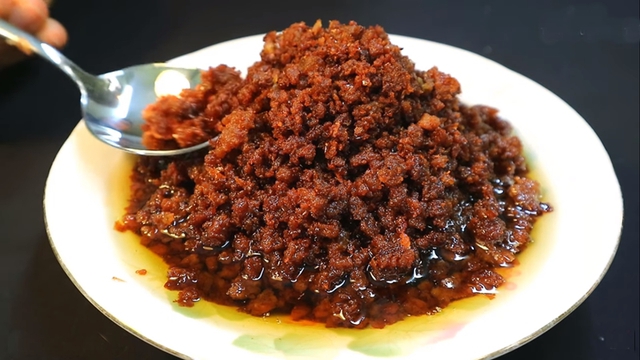 Khách Tây ăn hết sạch 3 bát cơm với toàn món ‘nhà nghèo’ quen thuộc, bán đầy chợ của người Việt- Ảnh 3.