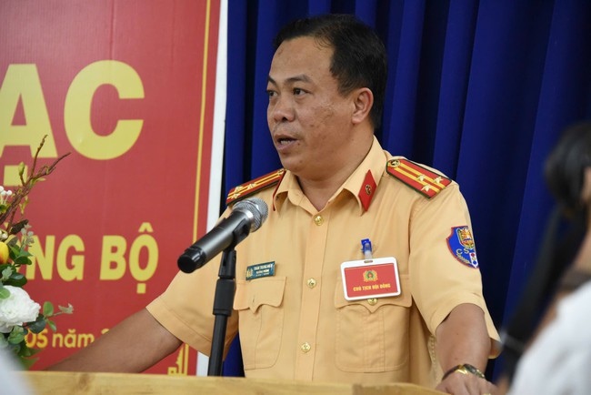 Người dân TP HCM có thể gọi trực tiếp Trưởng phòng CSGT qua số điện thoại cá nhân- Ảnh 1. Người dân TP HCM có thể gọi trực tiếp Trưởng phòng CSGT qua số điện thoại cá nhân- Ảnh 1.