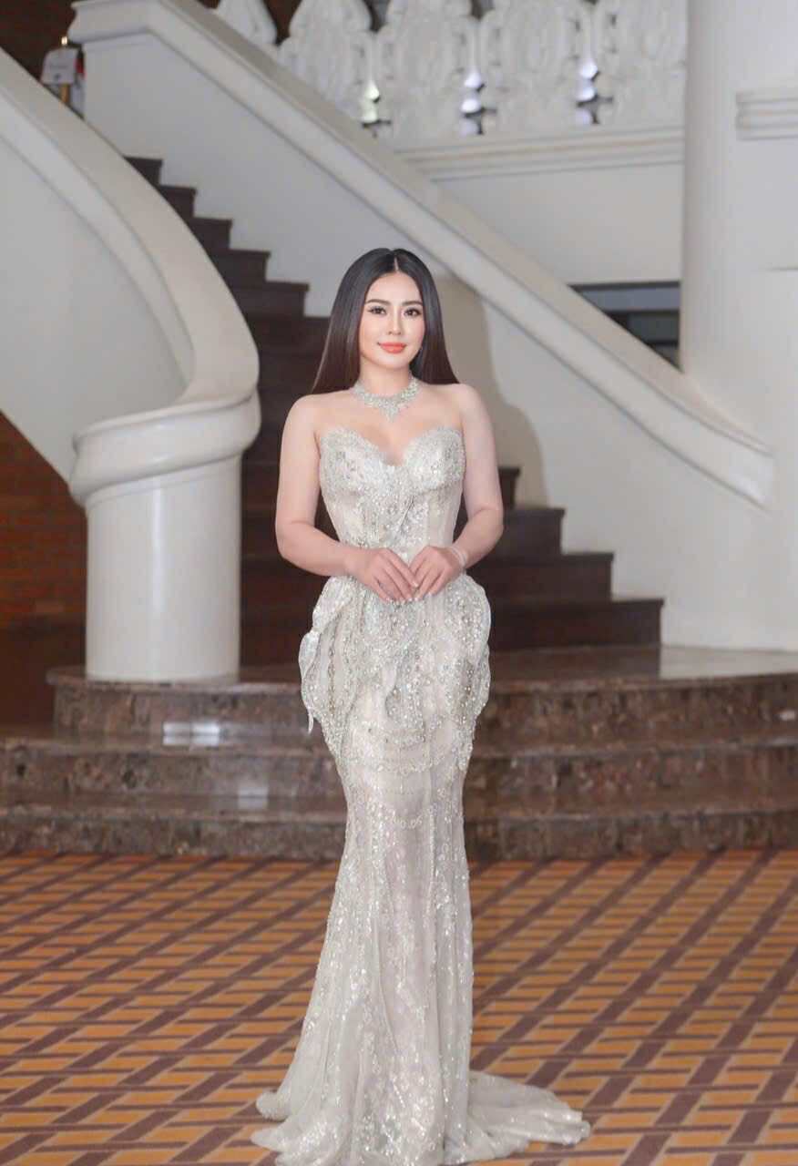 Quang Tèo và dàn nghệ sĩ, hoa á hậu quý bà đến chúc mừng Phan Kim Oanh- Ảnh 4. Quang Tèo và dàn nghệ sĩ, hoa á hậu quý bà đến chúc mừng Phan Kim Oanh- Ảnh 4.