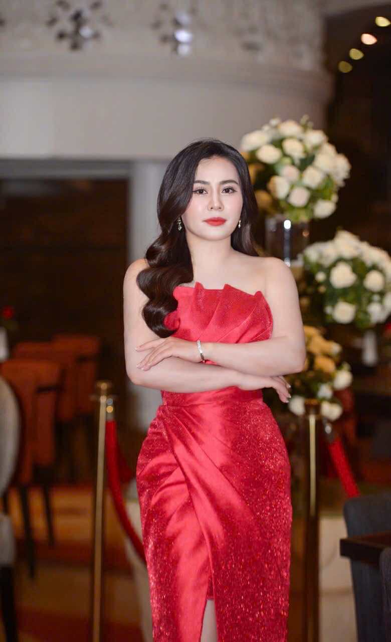 Quang Tèo và dàn nghệ sĩ, hoa á hậu quý bà đến chúc mừng Phan Kim Oanh- Ảnh 7. Quang Tèo và dàn nghệ sĩ, hoa á hậu quý bà đến chúc mừng Phan Kim Oanh- Ảnh 7.