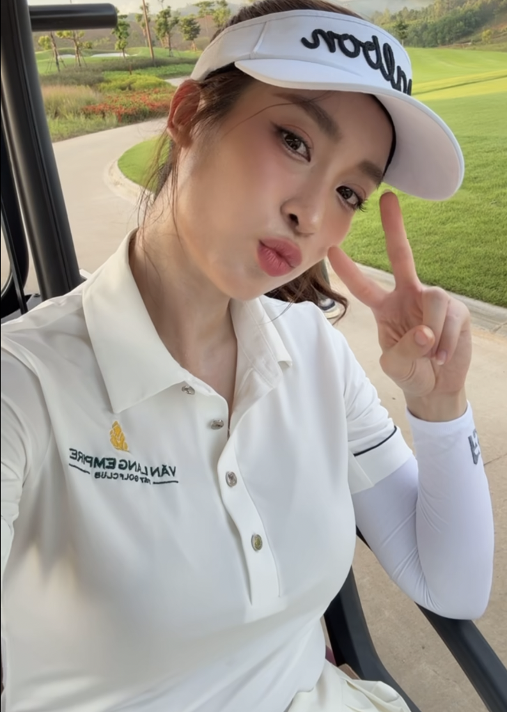 Đỗ Mỹ Linh khoe ảnh chơi môn thể thao quý tộc, nắng gắt cũng không làm lu mờ khí chất Đỗ Mỹ Linh khoe ảnh chơi môn thể thao quý tộc, nắng gắt cũng không làm lu mờ khí chất