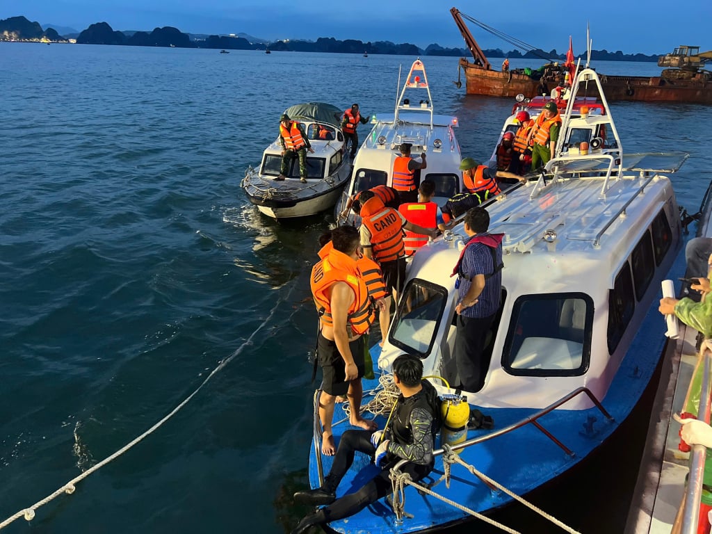 Vụ lật tàu tại Quảng Ninh: Cố gắng tìm kiếm hết các nạn nhân trước khi bão số 3 đổ bộ- Ảnh 1.