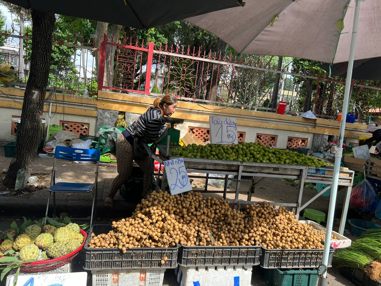 Trái cây 'đại hạ giá', có loại chỉ 5.000 đồng/kg ở TPHCM- Ảnh 6.