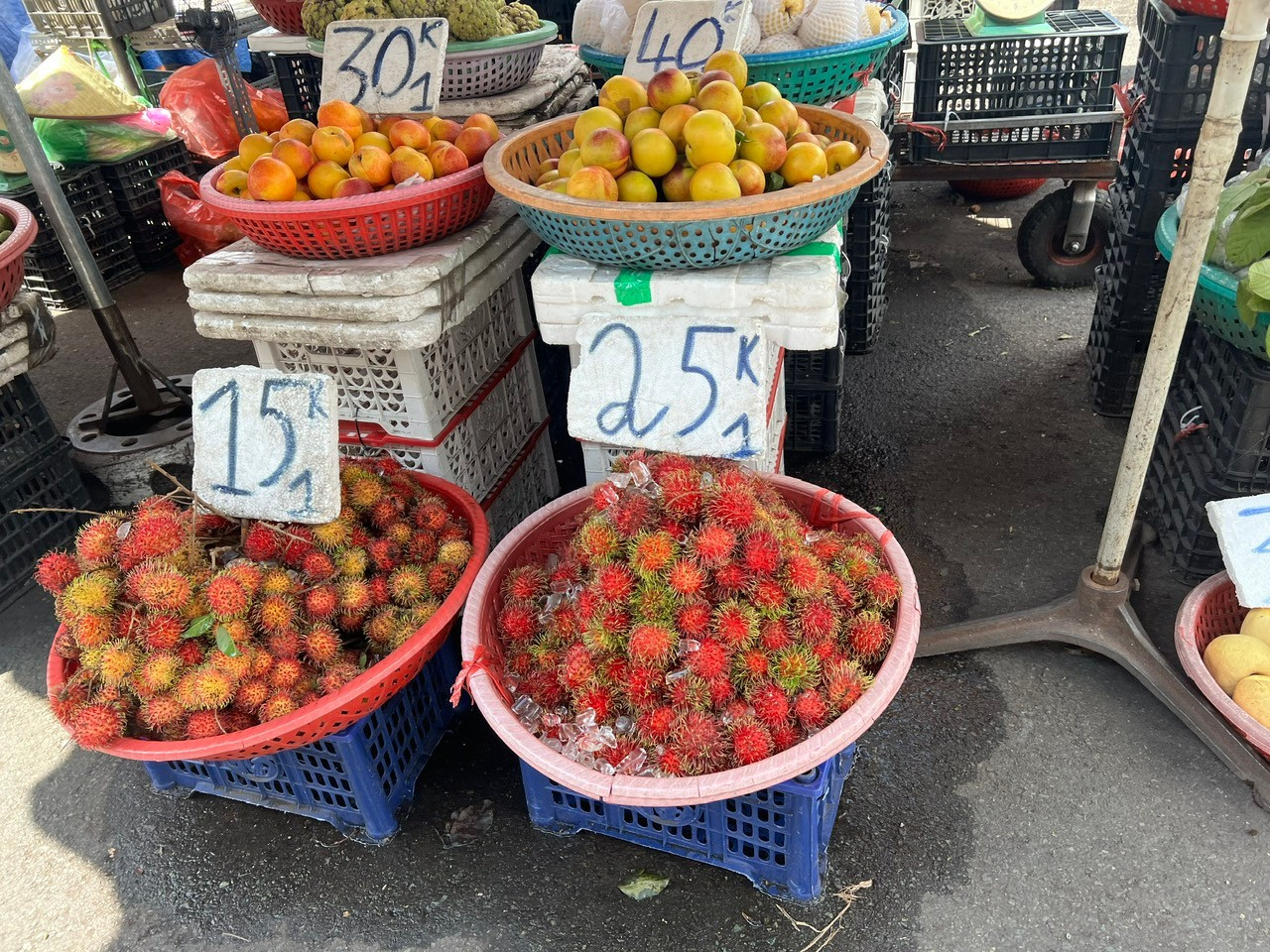 Trái cây 'đại hạ giá', có loại chỉ 5.000 đồng/kg ở TPHCM- Ảnh 8.