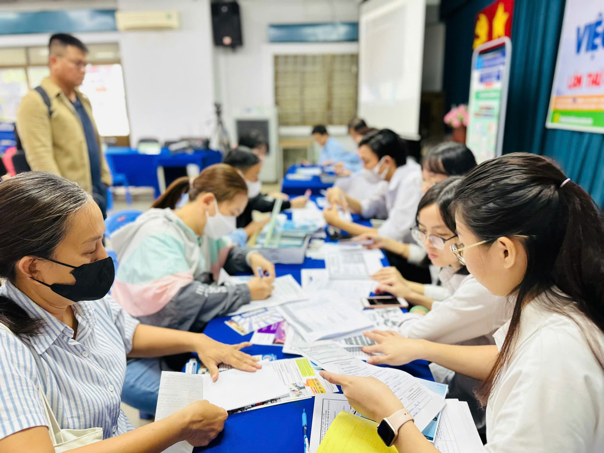 Sắp tới, nhiều lao động làm việc không trọn thời gian phải tham gia bảo hiểm thất nghiệp- Ảnh 1. Sắp tới, nhiều lao động làm việc không trọn thời gian phải tham gia bảo hiểm thất nghiệp- Ảnh 1.