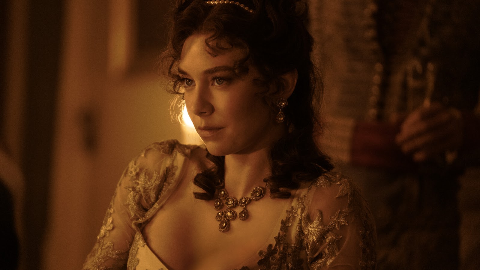 Từ Vương nữ Jordan đến "mỹ nhân Hollywood" Anne Hathaway đều đội vương miện của thương hiệu kim hoàn gần 250 năm tuổi: Có gì đặc biệt mà chinh phục được giới quý tộc, hoàng thân trên thế giới- Ảnh 1.