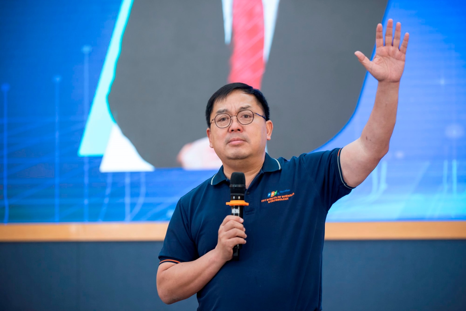 Sinh viên hỏi "Trong tuyển dụng, doanh nghiệp có sự phân biệt giữa các trường ĐH hay không?", ông Hoàng Nam Tiến tiết lộ luôn những trường được đánh giá cao- Ảnh 1. Sinh viên hỏi "Trong tuyển dụng, doanh nghiệp có sự phân biệt giữa các trường ĐH hay không?", ông Hoàng Nam Tiến tiết lộ luôn những trường được đánh giá cao- Ảnh 1.
