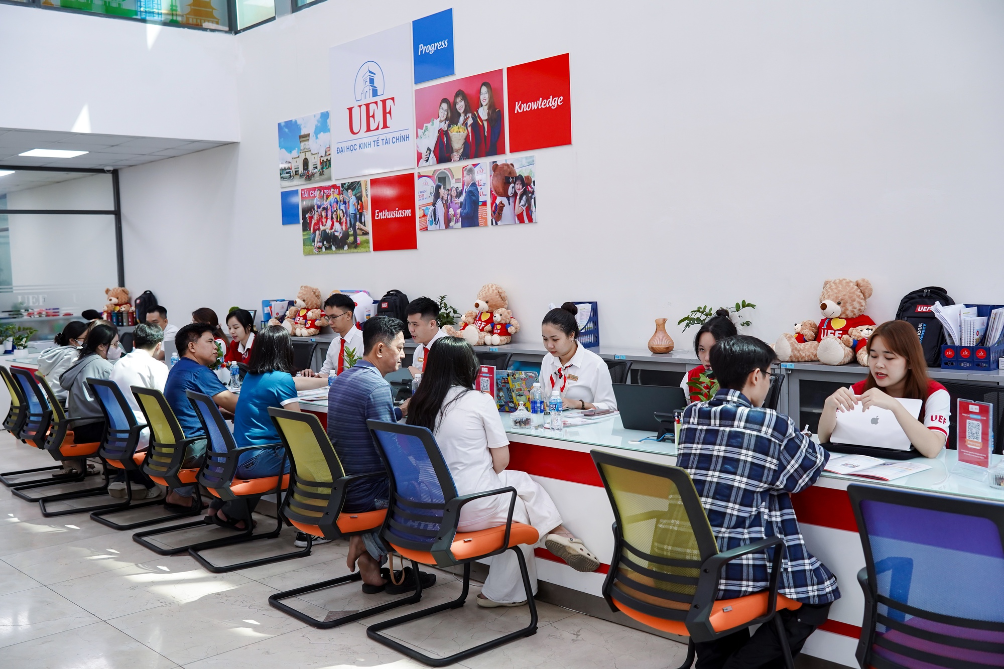 Xét học bạ để tăng cơ hội trúng tuyển nguyện vọng 1 vào UEF- Ảnh 1.