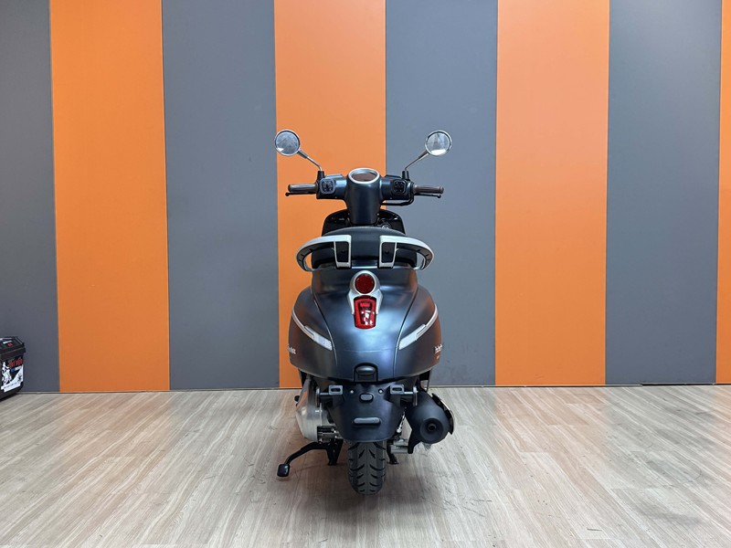 Xe tay ga phong cách Ý hiện đại như SH 160i nhưng giá chỉ ngang Air Blade ở Việt Nam- Ảnh 1. Xe tay ga phong cách Ý hiện đại như SH 160i nhưng giá chỉ ngang Air Blade ở Việt Nam- Ảnh 1.
